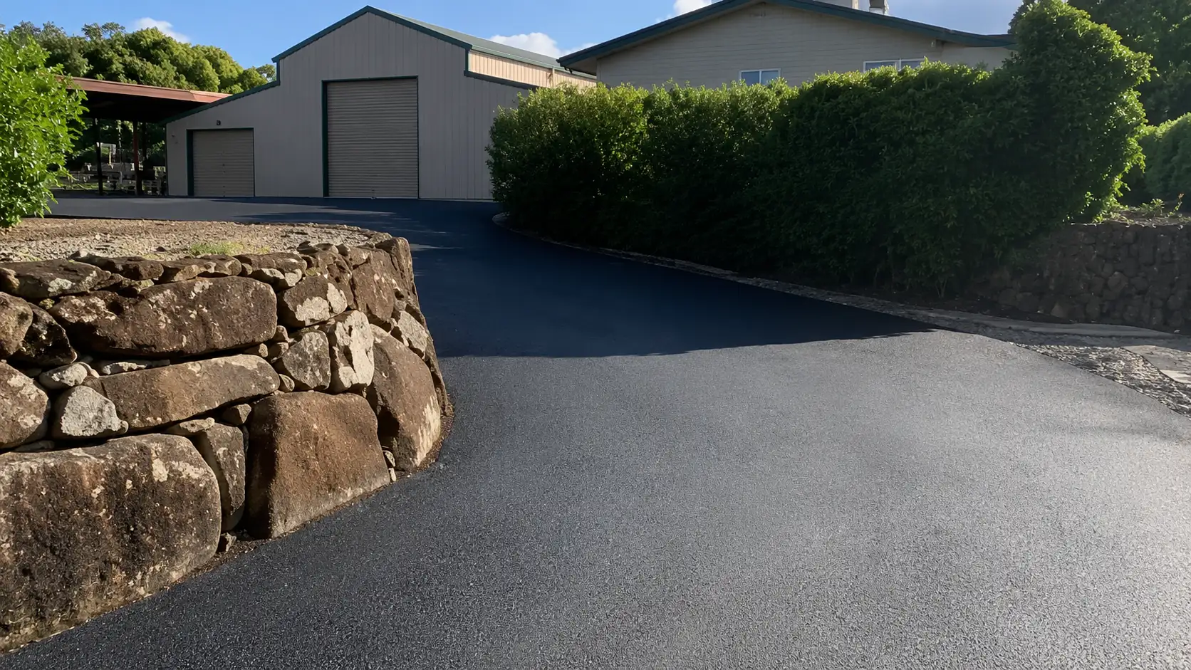 asphalt and bitumen driveway insallted